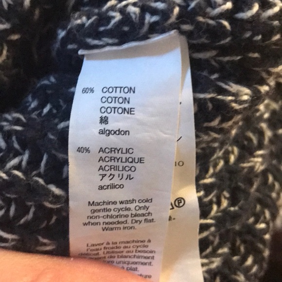 GAP Turtleneck Sweater - Picture 6 of 6